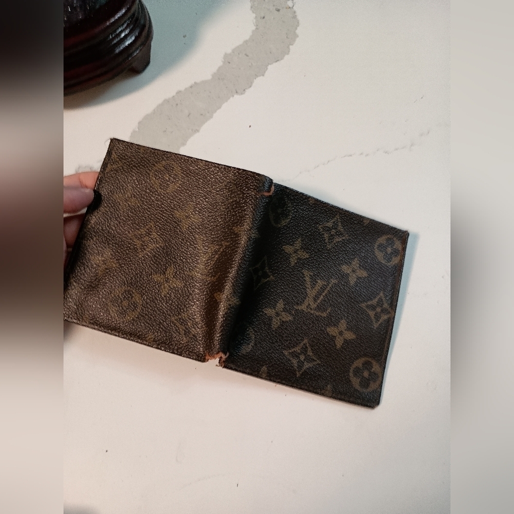 Authentic Louis Vuitton Monogram Billfold Wallet/ Card Holder - Picture 13 of 15